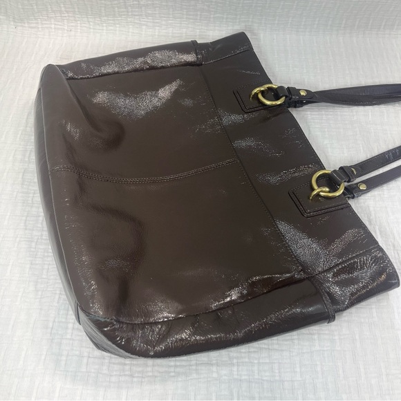 COACH F20432 CHOCOLATE Brown Patent Leather Shoulder Bag handbag Purse - Picture 11 of 15